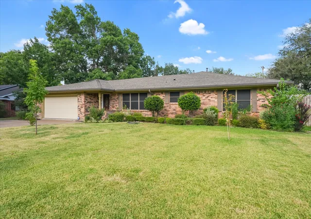 Photo 3 of Sale Pending at 5605 New Haven St, Greenville, TX 75402 | MLS# 21356552 | Listing updated on 2026-09-03