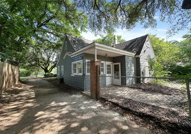 Photo 2 of Sale Pending at 506 Craig St, Hillsboro, TX 76645 | MLS# 21356487 | Listing updated on 2026-08-21