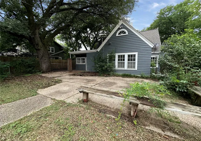 Photo 3 of Sale Pending at 506 Craig St, Hillsboro, TX 76645 | MLS# 21356487 | Listing updated on 2026-08-21