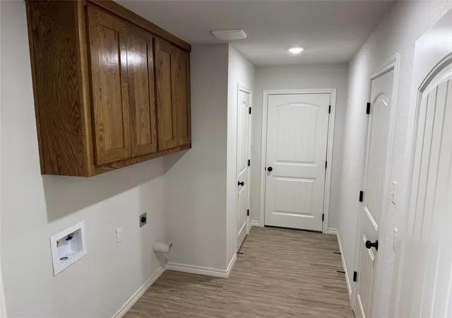 Photo 4 of Sale Pending at 1012 Virgil Ct, Springtown, TX 76082 | MLS# 21356569 | Listing updated on 2026-08-27