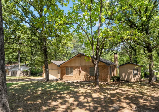 Photo 3 of Single family home for sale at 2105 Lakeview Dr, Mabank, TX 75156 | MLS# 21355435 | Listing updated on 2026-08-13