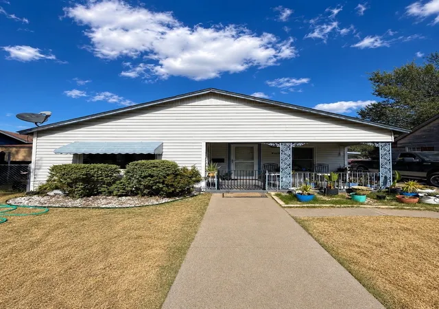 Single family home for sale at 2118 Roosevelt Ave, Fort Worth, TX 76164 | MLS# 21356575