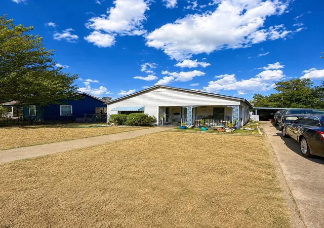 Photo 1 of Single family home for sale at 2118 Roosevelt Ave, Fort Worth, TX 76164 | MLS# 21356575 | Listing updated on 2026-09-25