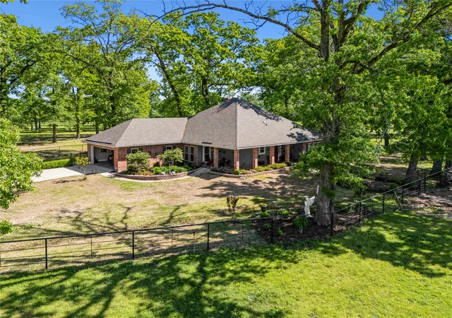 Photo 3 of House for sale at 6500 North Lakeshore, Shreveport, LA 71107 | MLS# 21356484 | Listing updated on 2026-08-12