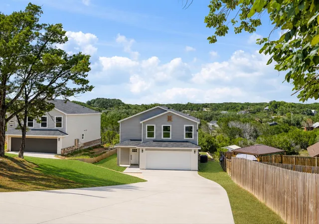 Photo 2 of Single family home for sale at 1208 Ridgeview Cir, Granbury, TX 76048 | MLS# 21349136 | Listing updated on 2026-09-06