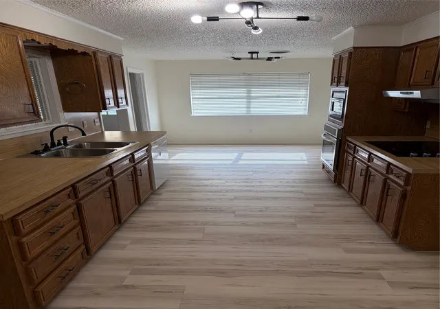 Photo 4 of Sale Pending at 3009 Button Willow Pkwy, Abilene, TX 79606 | MLS# 21355471 | Listing updated on 2026-08-27