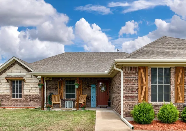 Photo 2 of Single family home for sale at 220 Hidden Meadow Trl, Leonard, TX 75452 | MLS# 21351944 | Listing updated on 2026-09-19