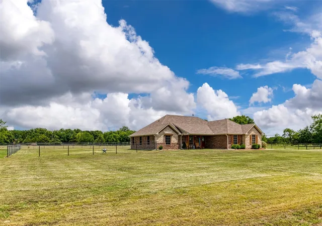 Photo 3 of Single family home for sale at 220 Hidden Meadow Trl, Leonard, TX 75452 | MLS# 21351944 | Listing updated on 2026-09-19