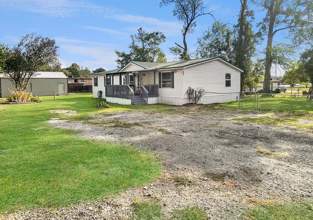 Photo 1 of Single family home for sale at 181 Cyclone St, Waskom, TX 75692 | MLS# 21356082 | Listing updated on 2026-08-12