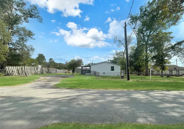Photo 2 of Single family home for sale at 181 Cyclone St, Waskom, TX 75692 | MLS# 21356082 | Listing updated on 2026-08-12