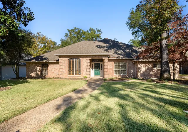 Photo 2 of Single family home for sale at 1807 Royal Oak Dr, Tyler, TX 75703 | MLS# 21300638 | Listing updated on 2026-08-16