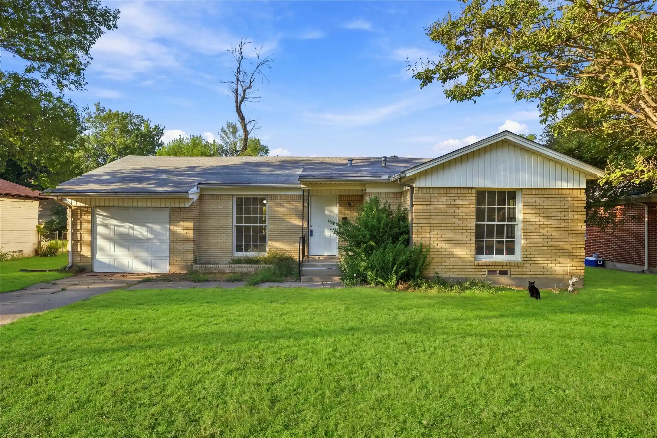 Photo 1 of Single family home for sale at 1219 Daisy Ln, Irving, TX 75061 | MLS# 21354738 | Listing updated on 2026-10-27