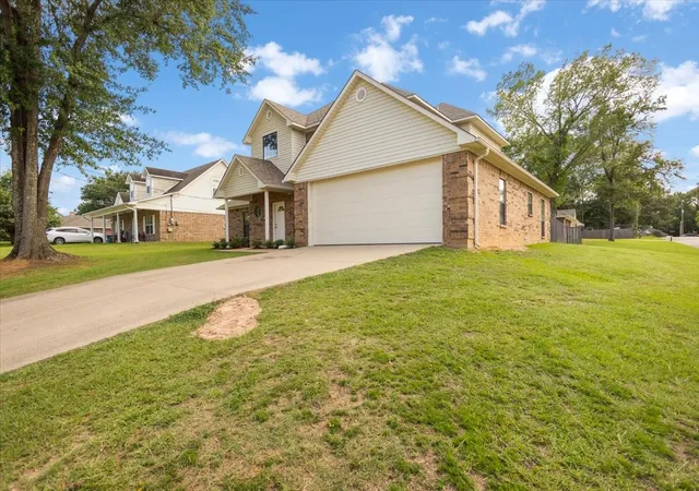 Photo 2 of Single family home for sale at 703 Daniel St, Gladewater, TX 75647 | MLS# 21356679 | Listing updated on 2026-10-07