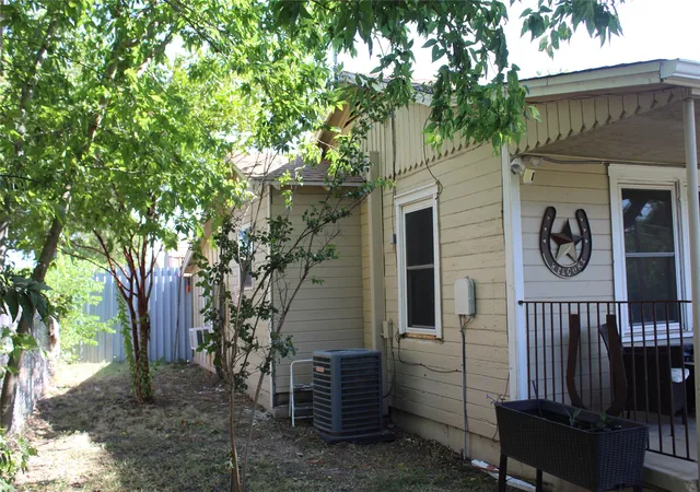 Photo 3 of Single family home for sale at 2311 Bridge St, Gatesville, TX 76528 | MLS# 21355405 | Listing updated on 2026-09-04