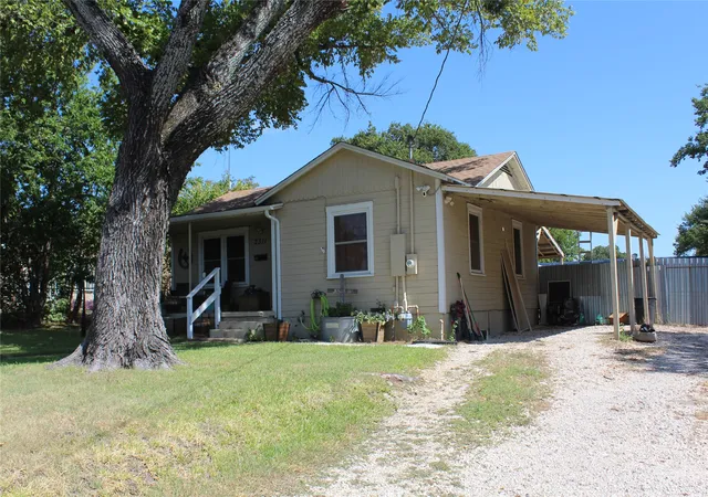 Photo 3 of Single family home for sale at 2311 Bridge St, Gatesville, TX 76528 | MLS# 21355405 | Listing updated on 2026-09-04