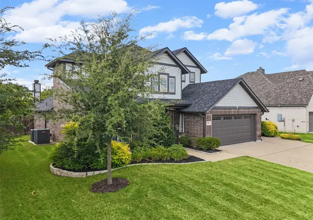 Photo 3 of Single family home for sale at 251 Lariat Trl, Waxahachie, TX 75165 | MLS# 21356600 | Listing updated on 2026-08-29