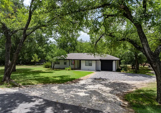 Photo 3 of Single family home for sale at 414 Flowing Wells Rd, Pottsboro, TX 75076 | MLS# 21352807 | Listing updated on 2026-08-12