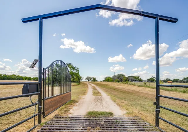 Photo 4 of Manufactured home for sale at 575 Hcr 1231, Whitney, TX 76692 | MLS# 21340726 | Listing updated on 2026-08-12