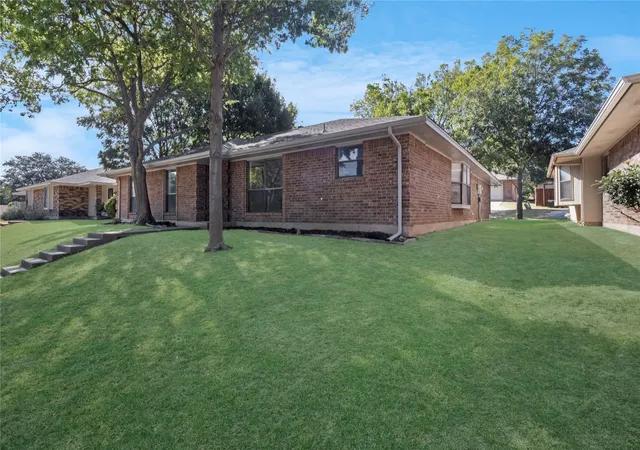 Photo 2 of Sale Pending at 430 Timberline Dr, Duncanville, TX 75137 | MLS# 21352960 | Listing updated on 2026-08-24