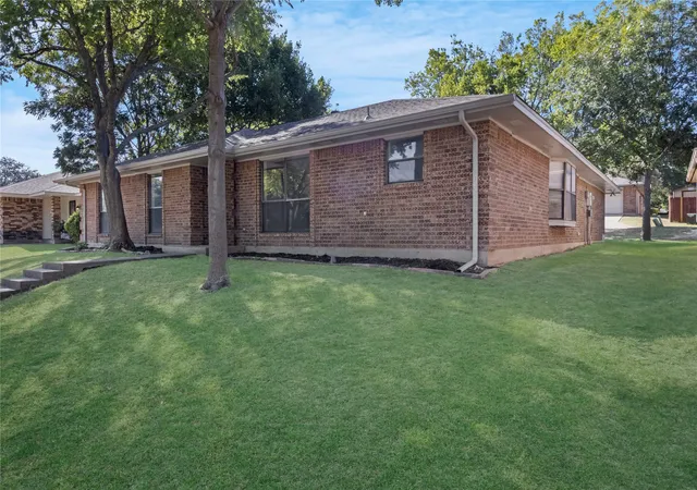 Photo 3 of Sale Pending at 430 Timberline Dr, Duncanville, TX 75137 | MLS# 21352960 | Listing updated on 2026-08-24