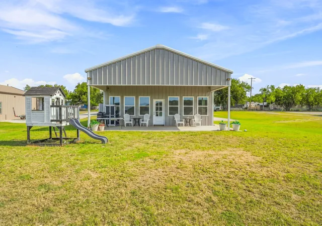 Photo 2 of Single family home for sale at 17995 Pr 3004, Graham, TX 76450 | MLS# 21354779 | Listing updated on 2026-08-12