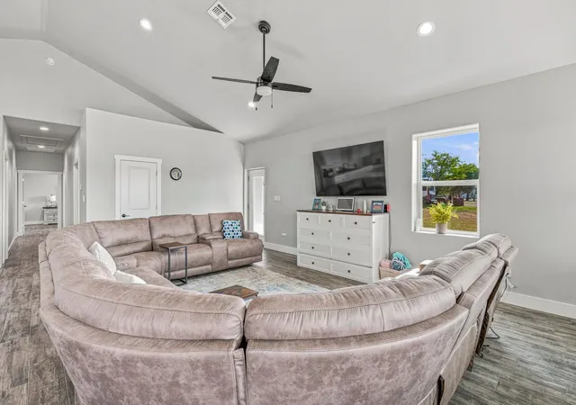Photo 4 of Single family home for sale at 17995 Pr 3004, Graham, TX 76450 | MLS# 21354779 | Listing updated on 2026-08-12