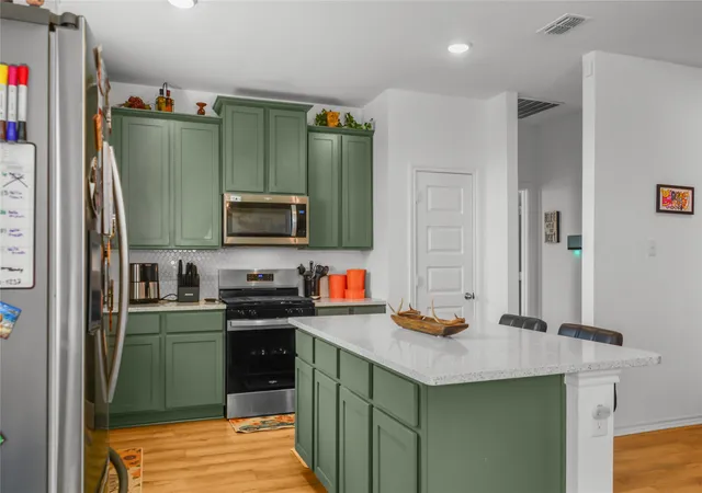 Photo 3 of Single family home for sale at 808 Jaguar Rdg, Godley, TX 76044 | MLS# 21303828 | Listing updated on 2026-09-03