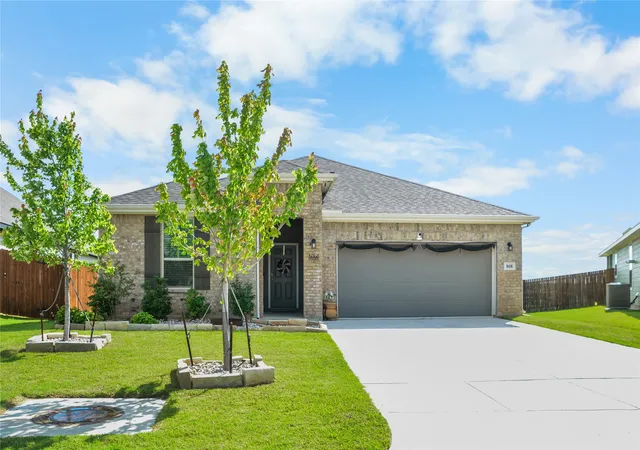 Photo 4 of Single family home for sale at 808 Jaguar Rdg, Godley, TX 76044 | MLS# 21303828 | Listing updated on 2026-09-03