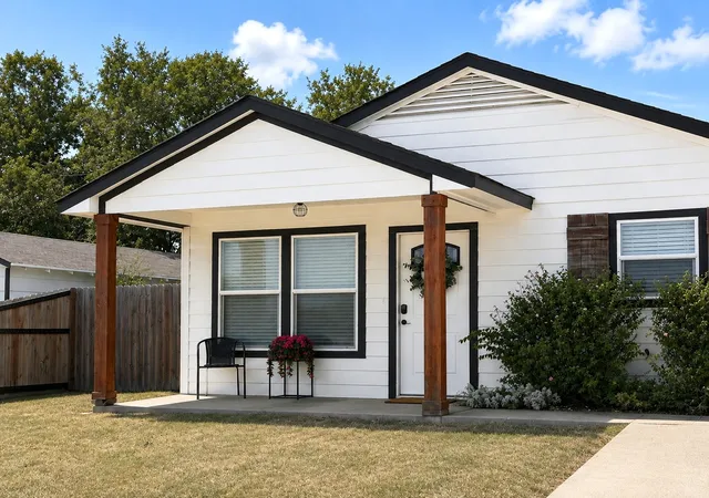 Photo 2 of Single family home for sale at 106 Raymond St, Bowie, TX 76230 | MLS# 21356580 | Listing updated on 2026-08-31