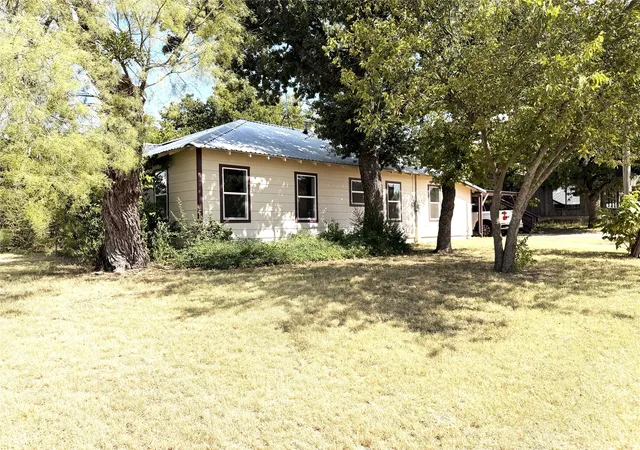 Photo 3 of Single family home for sale at 712 W Main St, Eastland, TX 76448 | MLS# 21356803 | Listing updated on 2026-08-20