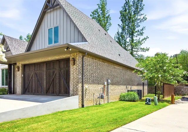 Photo 3 of Single family home for sale at 7863 Cross Rd, Tyler, TX 75703 | MLS# 21356822 | Listing updated on 2026-08-11