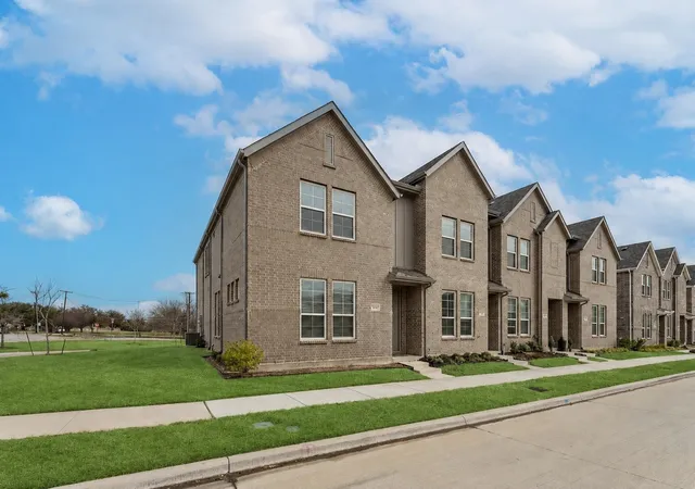 Photo 1 of Townhouse for sale at 5103 Community St, Haltom City, TX 76117 | MLS# 21356872 | Listing updated on 2026-09-23
