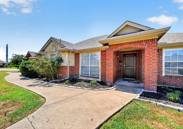 Photo 3 of Single family home for sale at 118 Haley Dr, Fate, TX 75189 | MLS# 21356732 | Listing updated on 2026-08-12