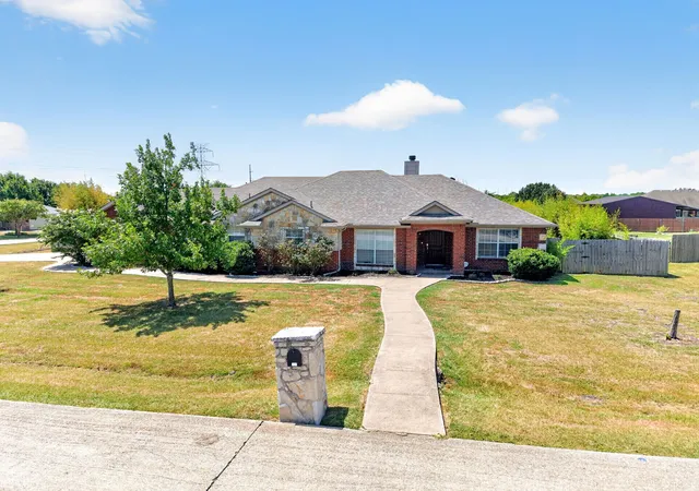 Photo 3 of Single family home for sale at 118 Haley Dr, Fate, TX 75189 | MLS# 21356732 | Listing updated on 2026-08-12