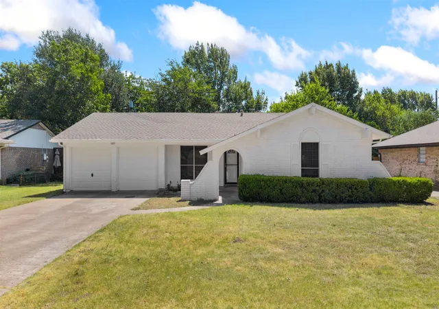 Photo 1 of Single family home for sale at 2020 Fordham Ln, Denton, TX 76201 | MLS# 21355819 | Listing updated on 2026-08-12