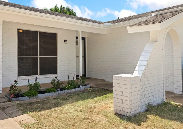 Photo 2 of Single family home for sale at 2020 Fordham Ln, Denton, TX 76201 | MLS# 21355819 | Listing updated on 2026-08-12