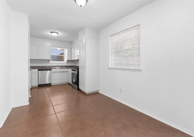 Photo 4 of Single family home for sale at 2020 Fordham Ln, Denton, TX 76201 | MLS# 21355819 | Listing updated on 2026-08-12