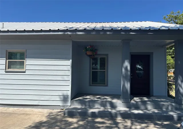 Photo 2 of Sale Pending at 407 W Hamilton St, Olney, TX 76374 | MLS# 21356936 | Listing updated on 2026-08-22
