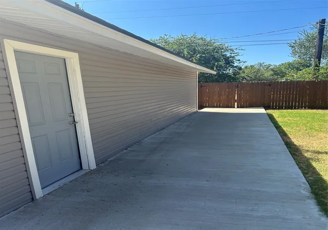 Photo 4 of Sale Pending at 407 W Hamilton St, Olney, TX 76374 | MLS# 21356936 | Listing updated on 2026-08-22