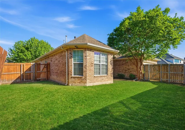 Photo 3 of Single family home for sale at 1009 Muir Woods Dr, Allen, TX 75002 | MLS# 21356565 | Listing updated on 2026-08-23