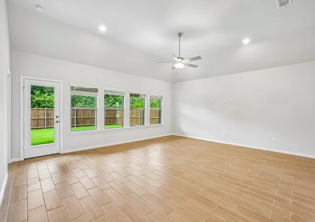 Photo 2 of Sale Pending at 3205 Royal Forest Dr, Denton, TX 76208 | MLS# 21345752 | Listing updated on 2026-08-20
