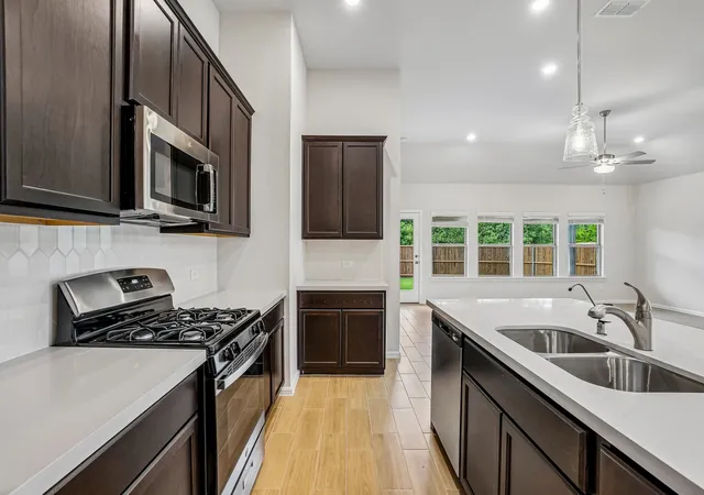 Photo 3 of Sale Pending at 3205 Royal Forest Dr, Denton, TX 76208 | MLS# 21345752 | Listing updated on 2026-08-20