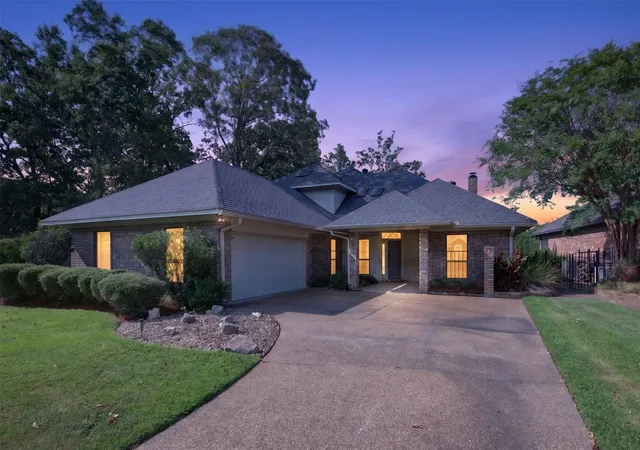 Photo 1 of Single family home for sale at 10090 Chenier Pt, Shreveport, LA 71106 | MLS# 21352968 | Listing updated on 2026-09-16