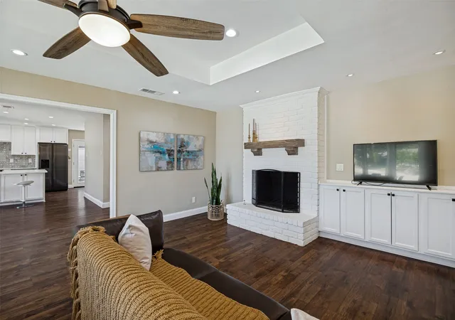 Photo 3 of Sale Pending at 1230 Richland Oaks Dr, Richardson, TX 75081 | MLS# 21355447 | Listing updated on 2026-08-28