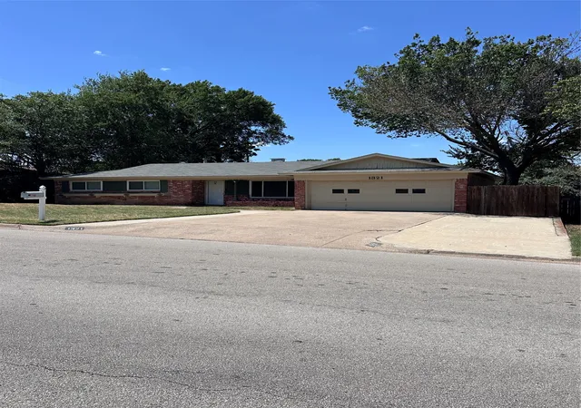 Photo 2 of Single family home for sale at 1321 Hurstview Dr, Hurst, TX 76053 | MLS# 21355225 | Listing updated on 2026-08-12