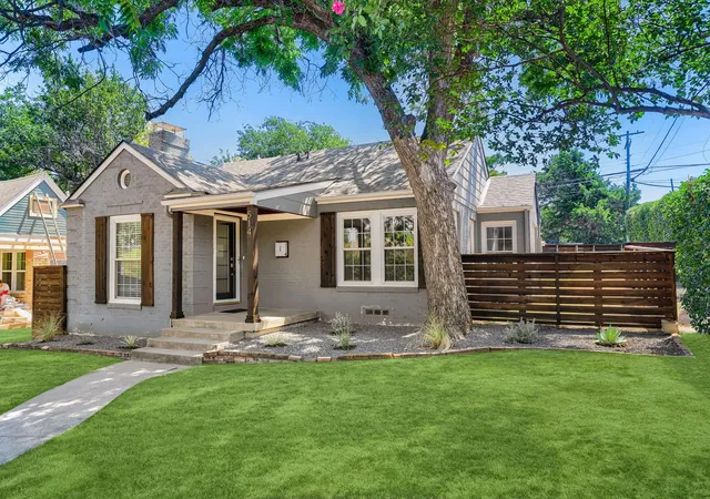 Photo 2 of Single family home for sale at 514 S Westmoreland Rd, Dallas, TX 75211 | MLS# 21357042 | Listing updated on 2026-08-20