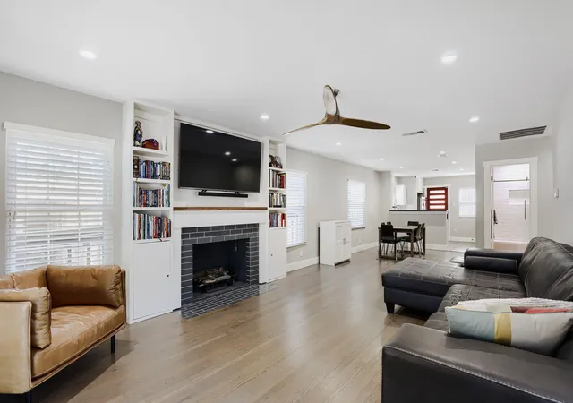 Photo 3 of Single family home for sale at 514 S Westmoreland Rd, Dallas, TX 75211 | MLS# 21357042 | Listing updated on 2026-10-01
