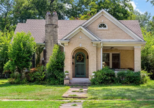 Photo 1 of Single family home for sale at 610 Fitzhugh, Paris, TX 75460 | MLS# 21356920 | Listing updated on 2026-08-13