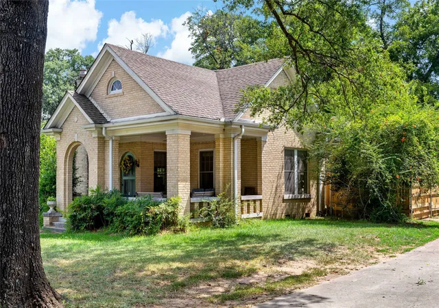 Photo 4 of Single family home for sale at 610 Fitzhugh, Paris, TX 75460 | MLS# 21356920 | Listing updated on 2026-08-13