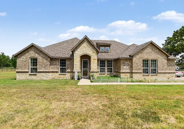 Photo 2 of Single family home for sale at 150 Private Road 7204, Wills Point, TX 75169 | MLS# 21355724 | Listing updated on 2026-08-12